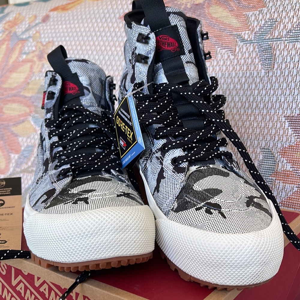 Vans WMNS Sk8-Hi Gore-Tex MTE
Arctic Camo Cloud
VN0A5111COI
Sneakers Boots - Picture 7 of 16